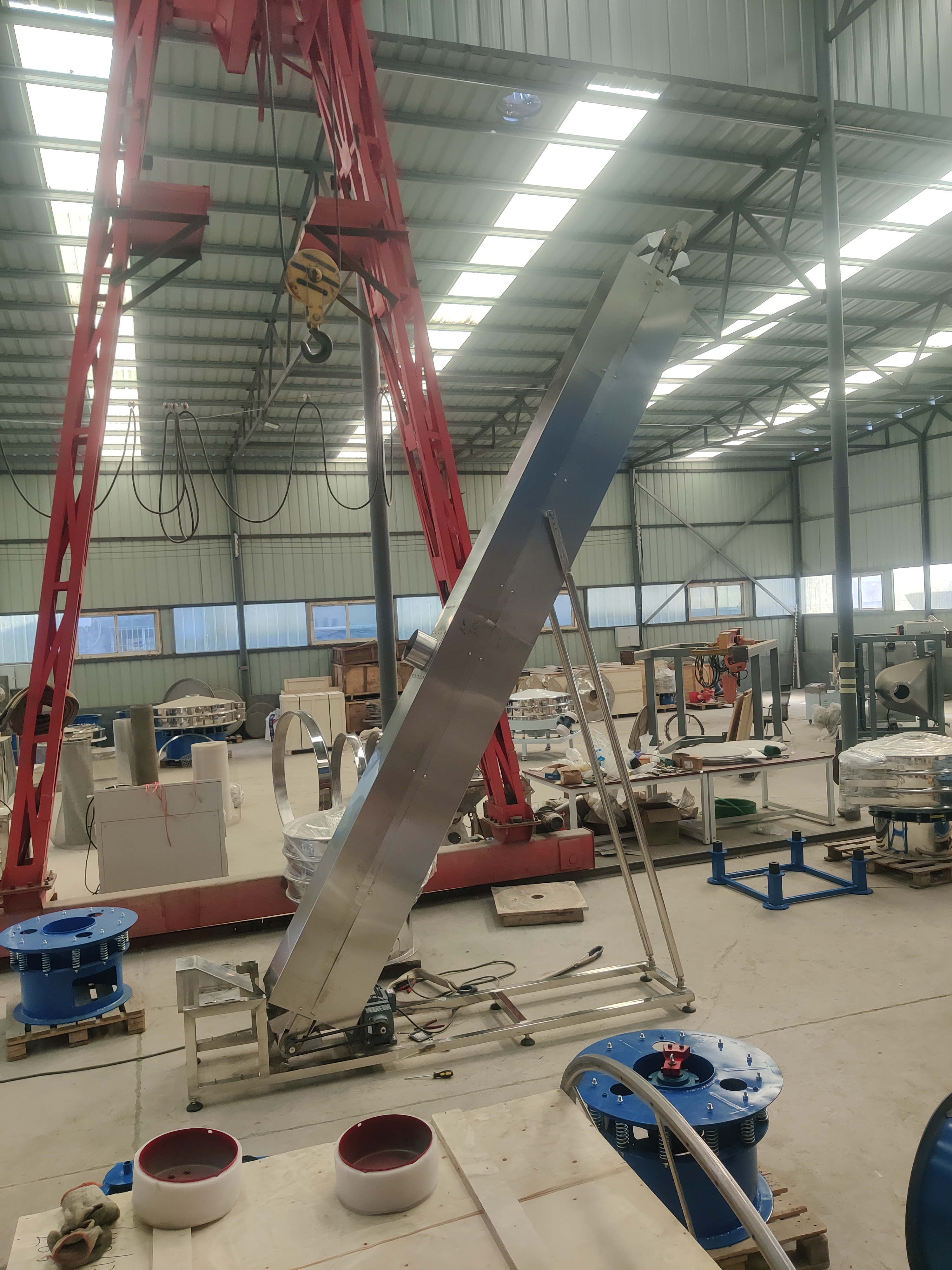 HL環(huán)鏈離心斗式提升機(jī)的工作原理及結(jié)構(gòu)有哪些？